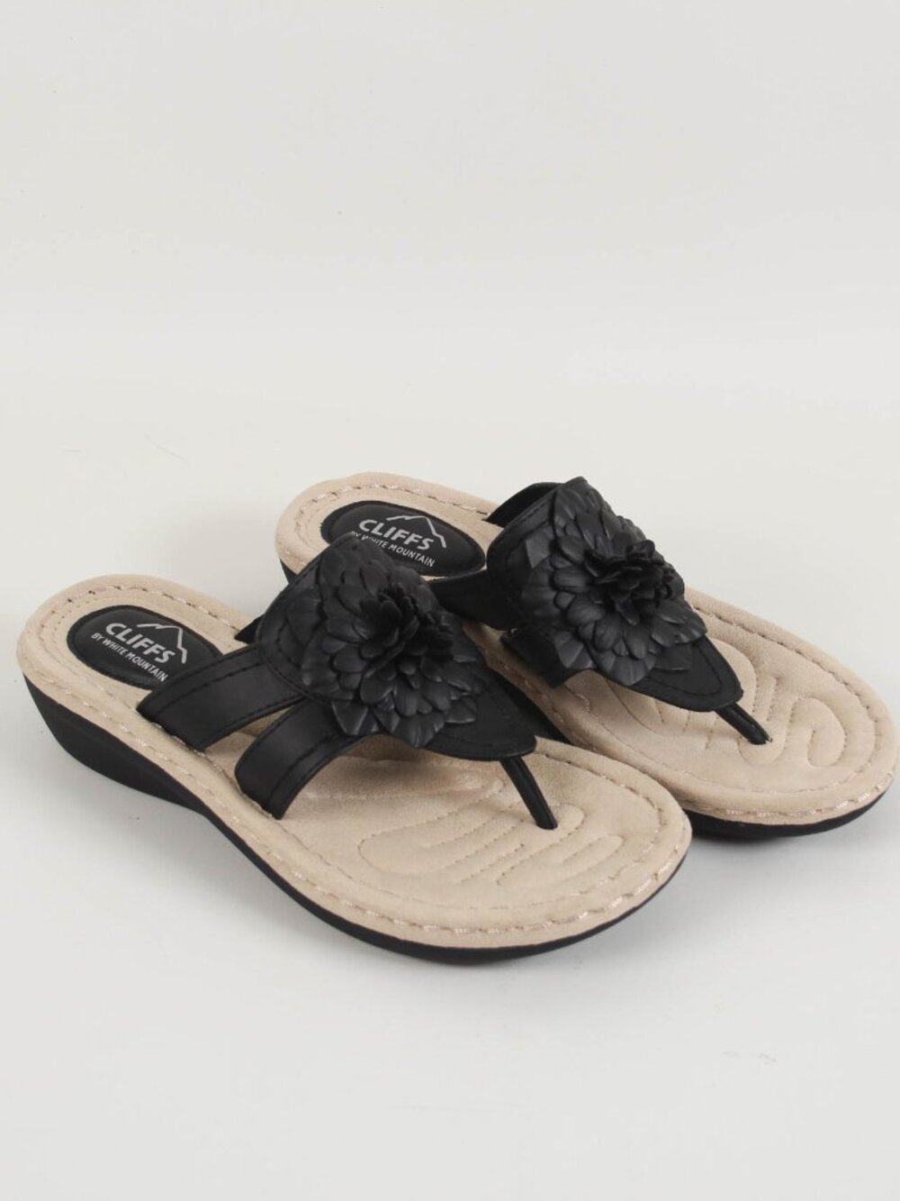 Cliffs by White Mountain Black Floral Thong Sandals Wedge Comfort Size 7.5